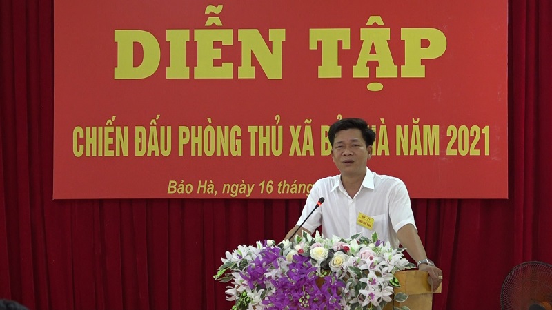 Đồng chí Nguyễn Việt Hà, Phó Chủ tịch UBND huyện phát biểu chỉ đạo tại buổi diễn tập
