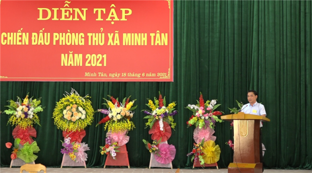 Đồng chí Nguyễn Xuân Nhẫn Phó Bí thư Thường trực Huyện ủy kết luận buổi diễn tập