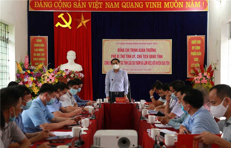 Đồng chí Trịnh Xuân Trường Phó Bí thư Tỉnh ủy, Chủ tịch UBND tỉnh phát biểu kết luận buổi làm việc