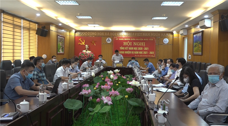 Đồng chí Tô Ngọc Liễn Phó bí thư Huyện ủy, Chủ tịch UBND huyện phát biểu chỉ đạo tại hội nghị