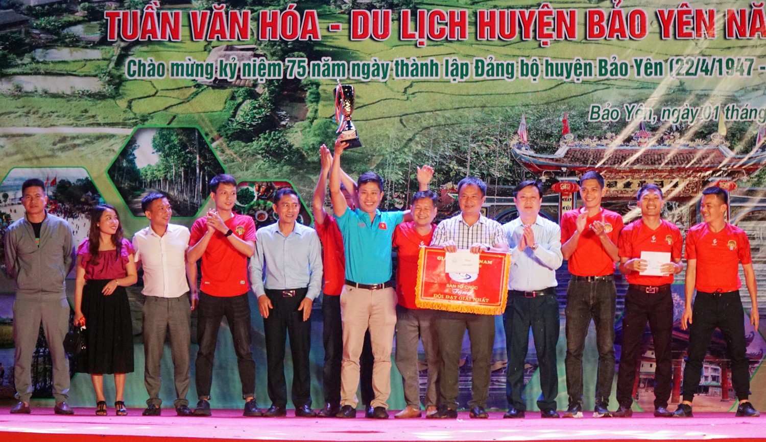 Trao giải Nhất Giải bóng đá nam huyện Bảo Yên