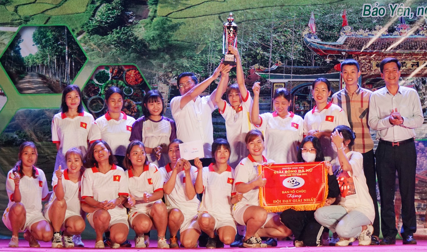 Trao giải Nhất Giải bóng đá nữ huyện Bảo Yên