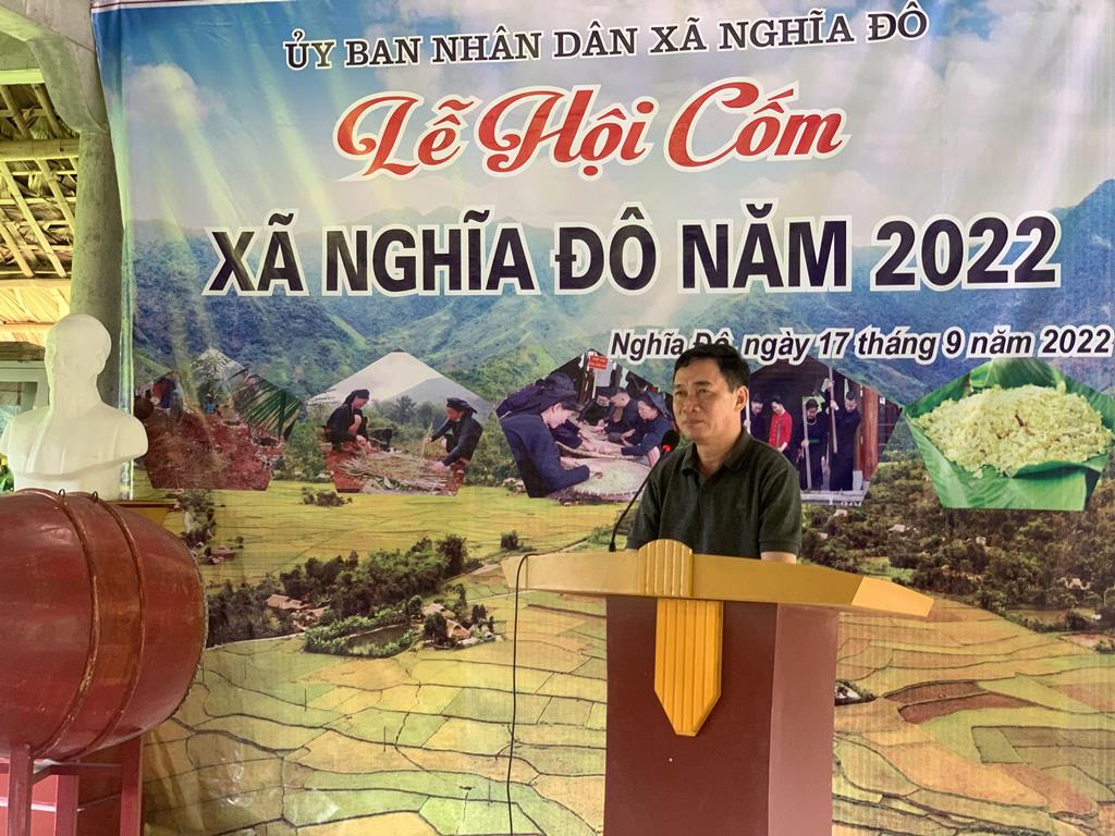 Đồng chí Nguyễn Anh Chuyên, Bí thư Huyện ủy, Chủ tịch HDNĐ huyện phát biểu tại lễ hội