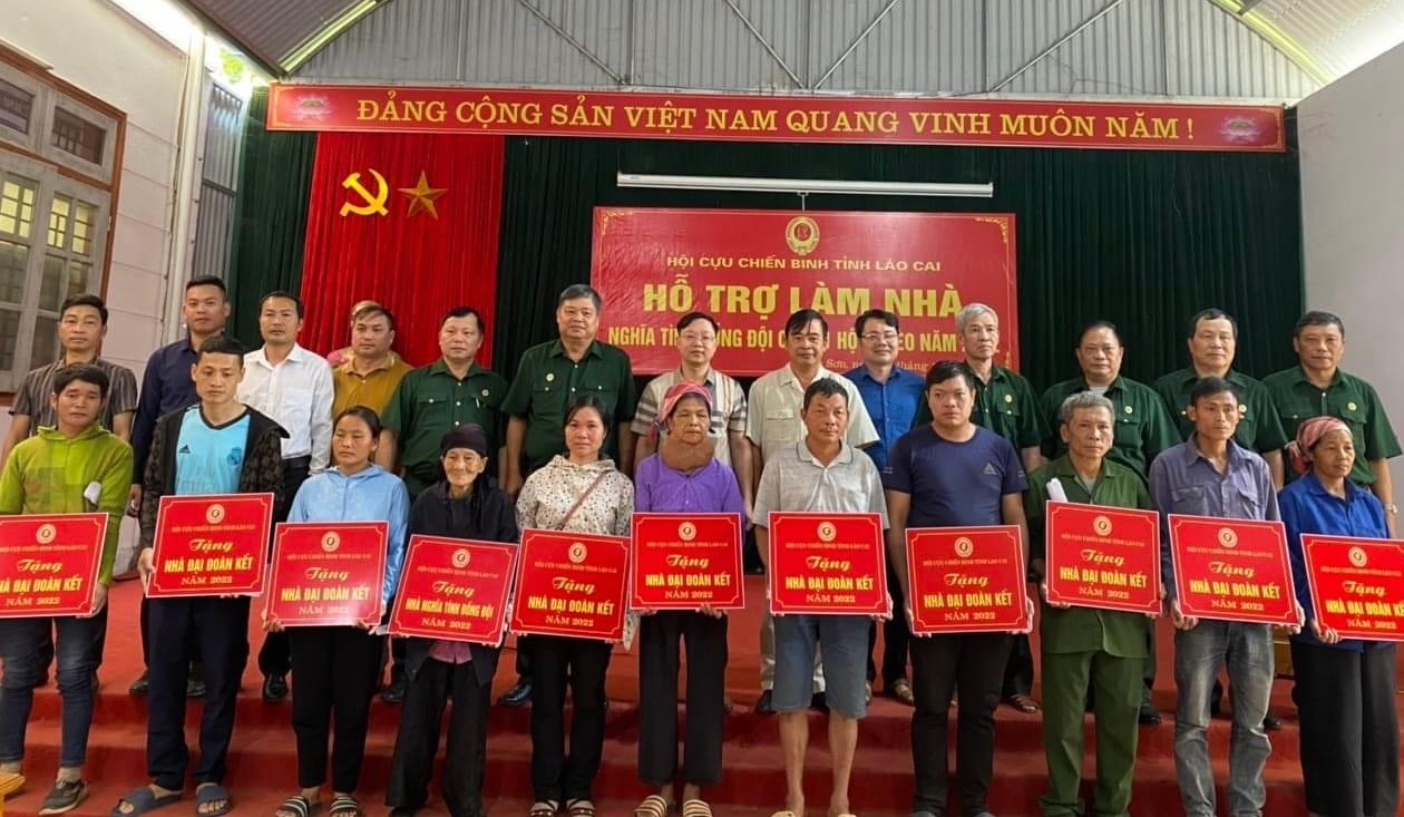 Trao hỗ trợ cho các gia đình hội viên cựu chiến binh xã Kim Sơn.