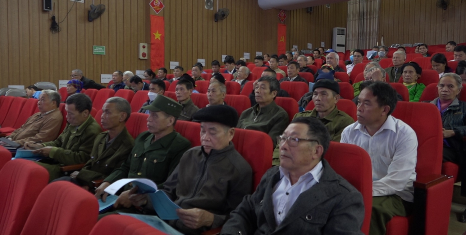 Tham dự hội nghị có đông đảo người có uy tín trên địa bàn huyện Bảo Yên