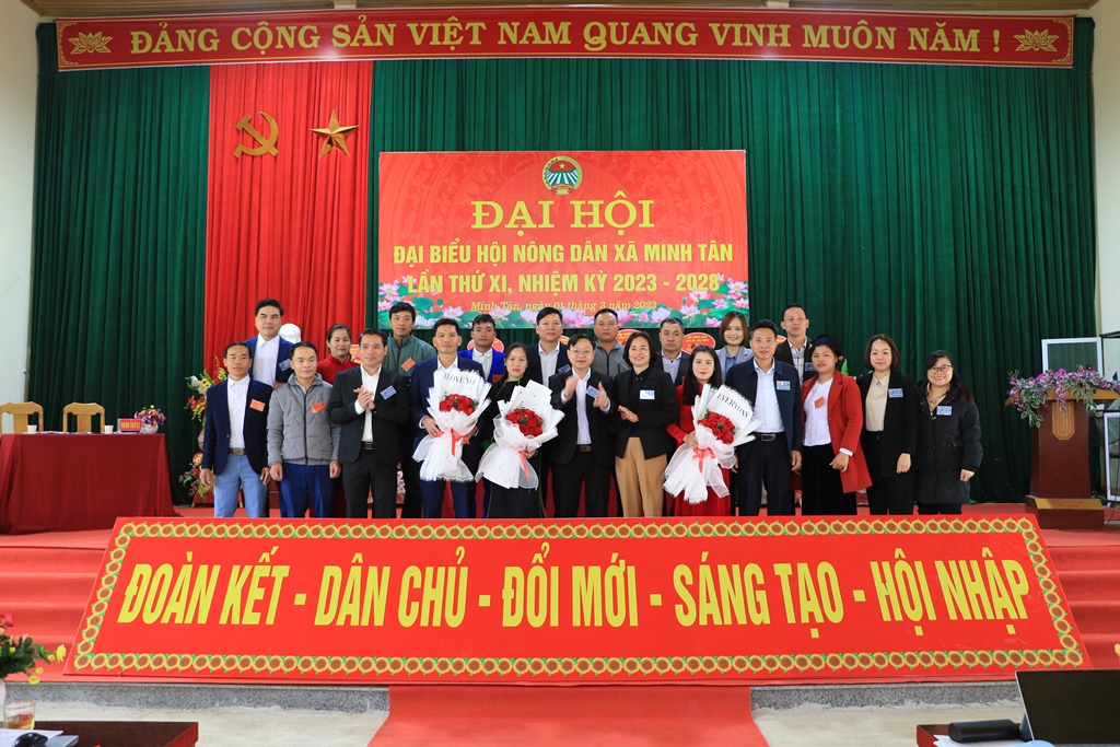 BCH Hội Nông dân xã Minh Tân khóa XI, nhiệm kỳ 2023 2028 ra mắt Đại hội (3)