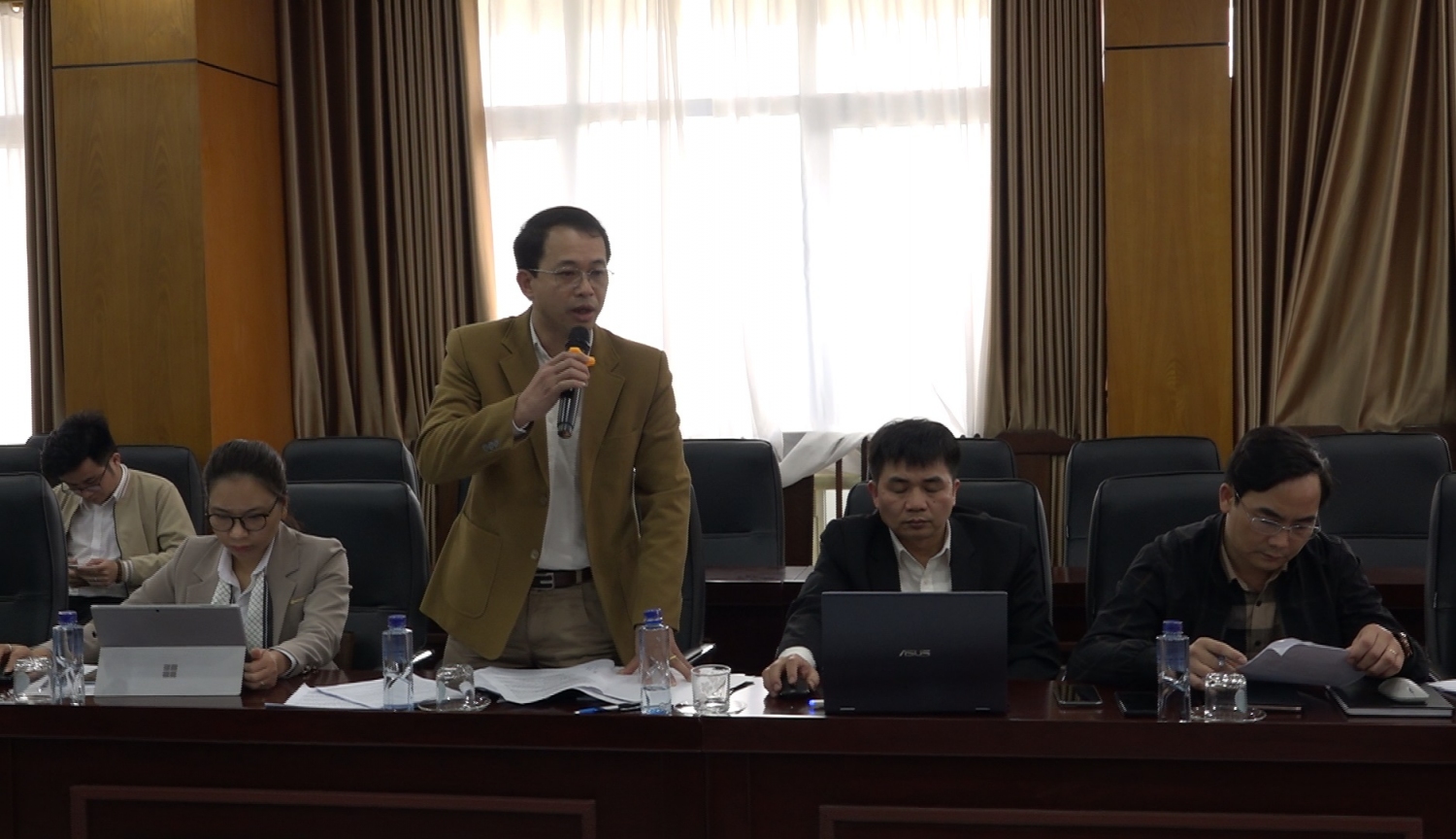 Đại biểu Chi Cục Thi Hành Án Dân Sự huyện Bảo Yên tham gia đóng góp ý kiến