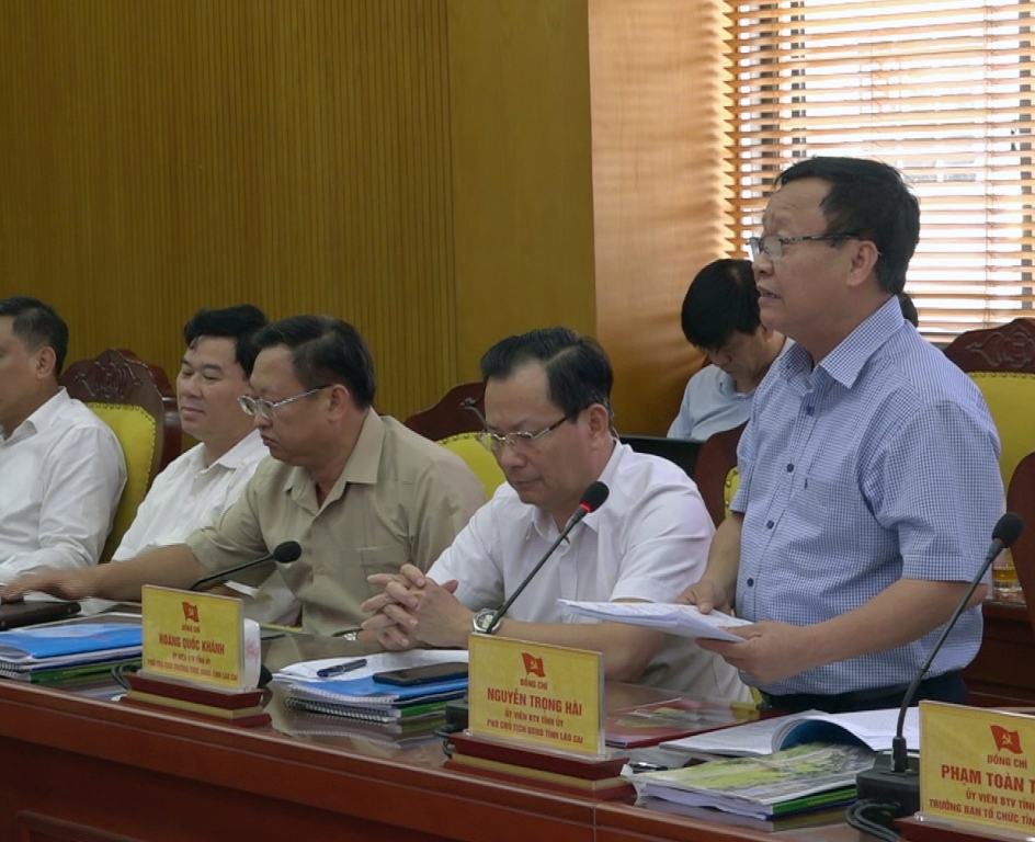 Đồng chí Nguyễn Trọng Hài, Phó Chủ tịch UBND tỉnh phát biểu ý kiến
