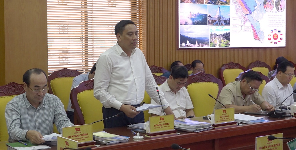 Đồng chí Phó Bí thư Tỉnh ủy Hoàng Giang tham gia ý kiến với BTV Huyện ủy Bảo Yên