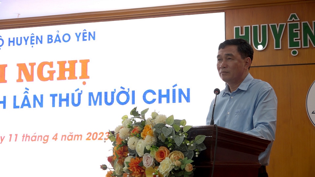 Đồng chí Bí thư Huyện ủy, Nguyễn Anh Chuyên phát biểu bế mạc hội nghị