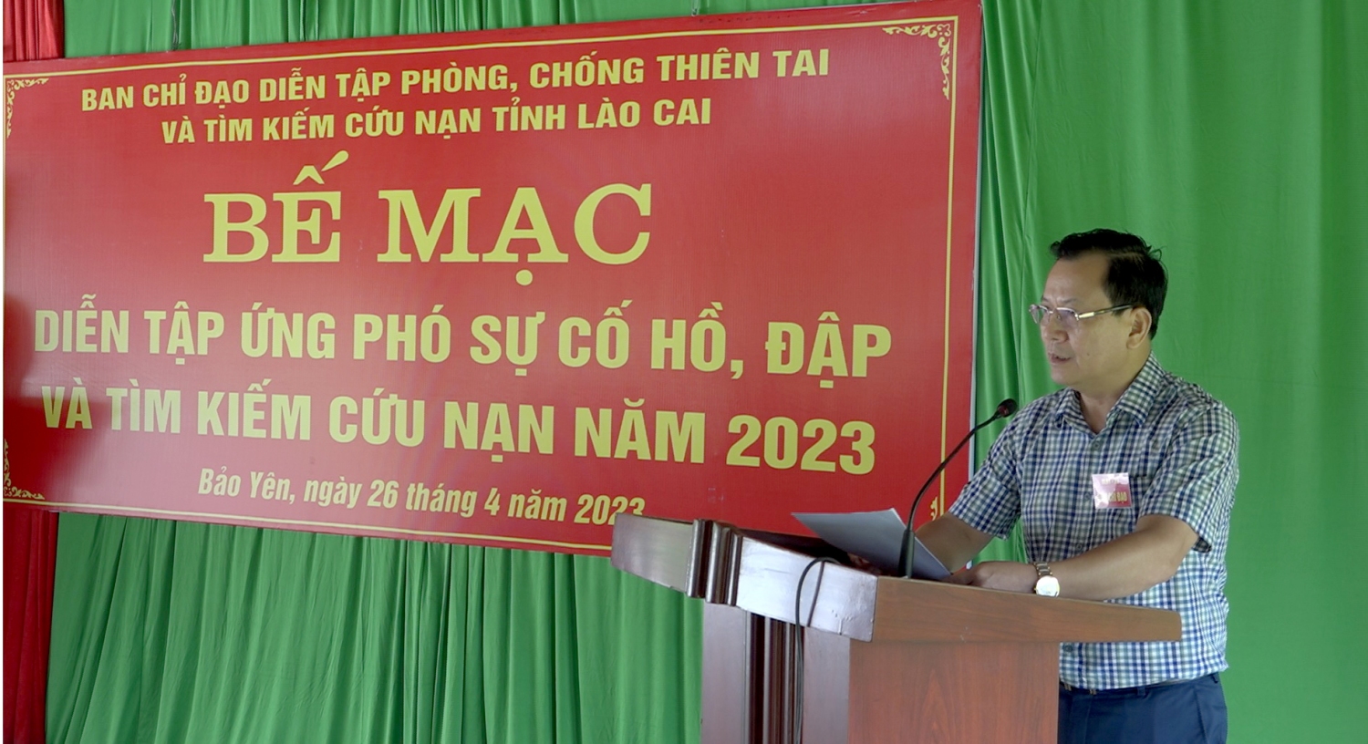 Đồng chí Hoàng Quốc Khánh, Phó Chủ tịch Thường trực UBND tỉnh phát biểu chỉ đạo và rút kinh nghiệm tại cuộc diễn tập
