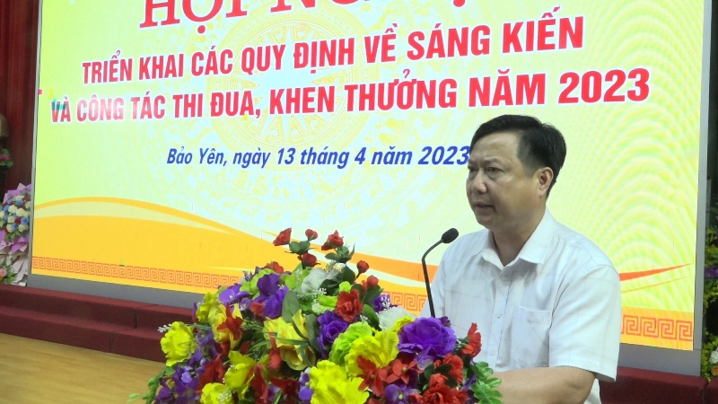 Đồng chí Nguyễn Anh Dũng, Phó Chủ tịch UBND huyện phát biểu khai mạc, quán triệt tại hội nghị