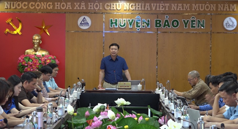 Đồng chí Nguyễn Anh Dũng, Phó Chủ tịch UBND huyện phát biểu kết luận hội nghị