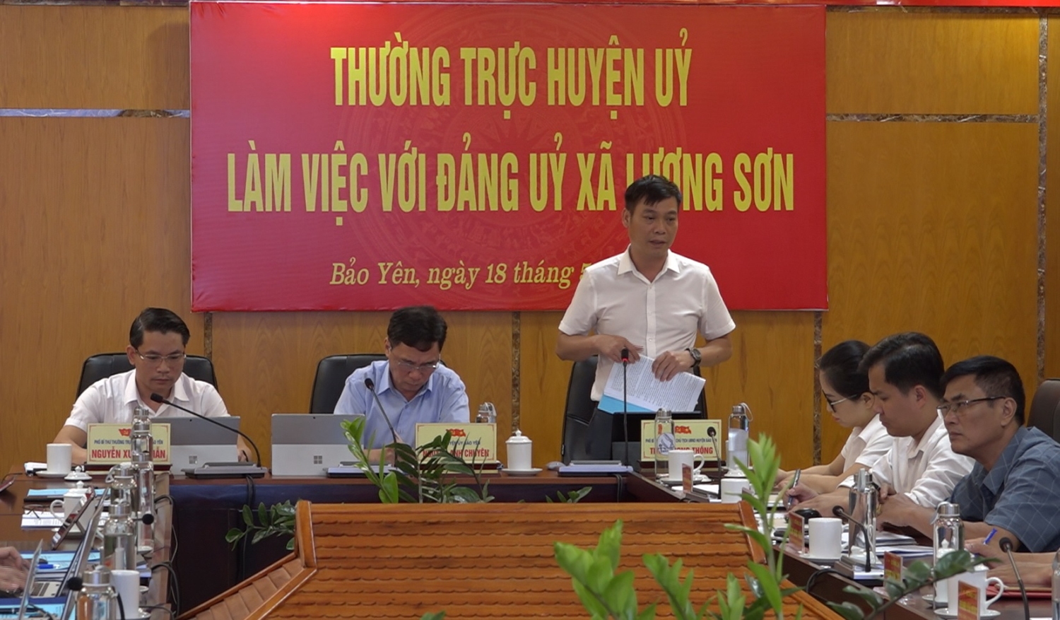 Đồng chí Trần Trọng Thông, Phó Bí thư Huyện ủy, Chủ tịch UBND huyện phát biểu tại buổi làm việc