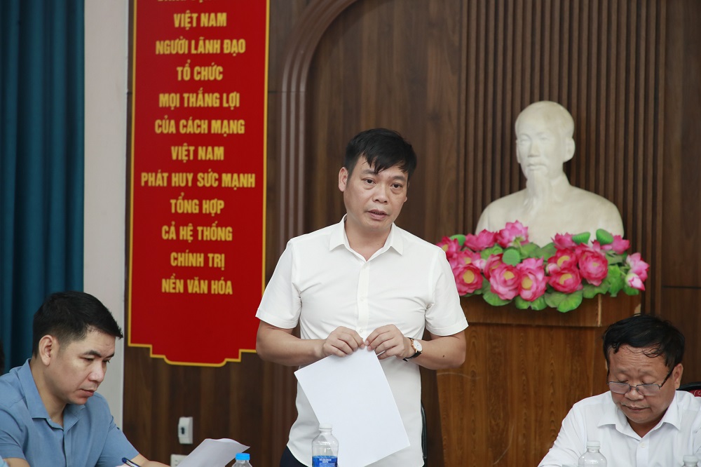 Chủ tịch UBND huyện Bảo Yên Trần Trọng Thông báo cáo với đoàn công tác tiến độ thực hiện Chiến dịch 60 ngày đêm