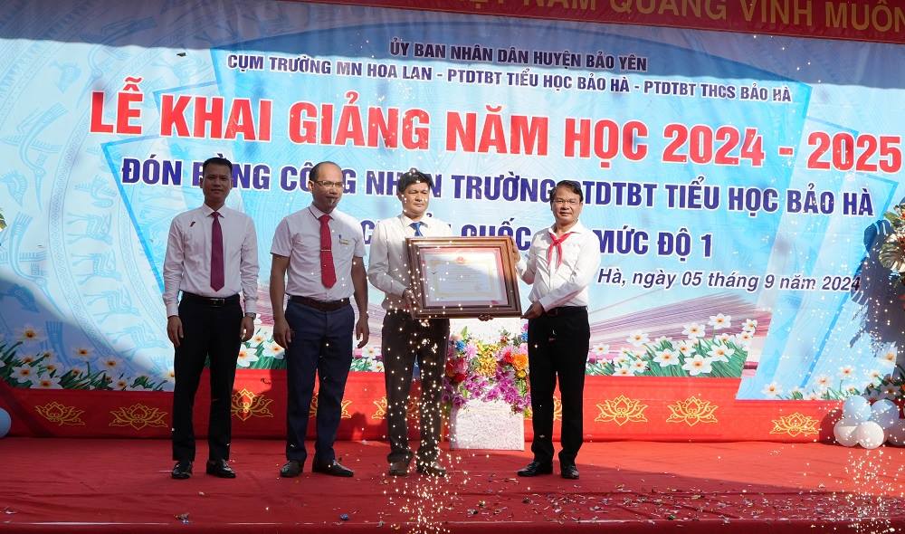 Bí thư Tỉnh ủy Đặng Xuân Phong dự khai giảng năm học mới 2024 – 2025 tại xã Bảo Hà