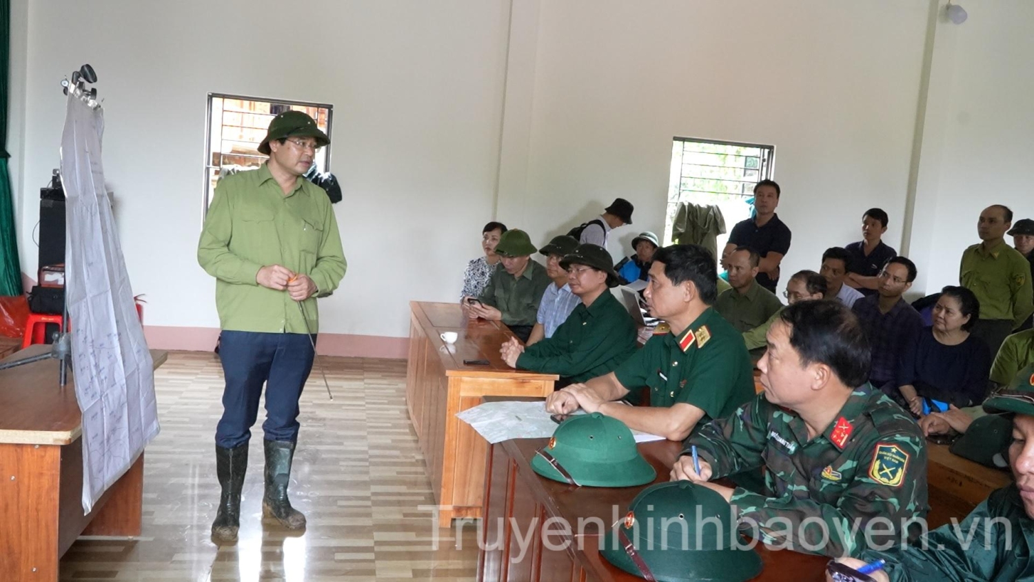 Đồng chí Chủ tịch UBND tỉnh Trịnh Xuân Trường báo cáo nhanh tình hình thiệt hại và công tác khắc phục hậu quả bước đầu