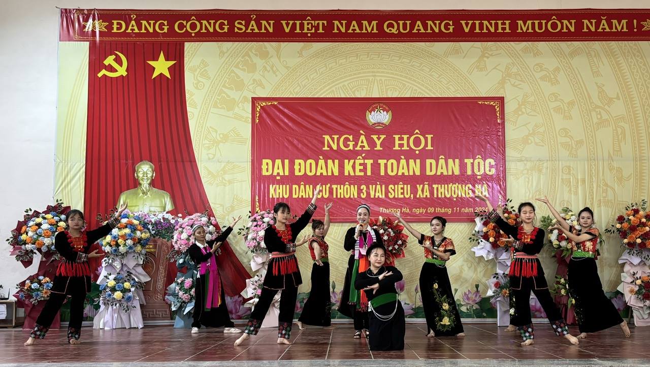 Văn nghệ chào mừng