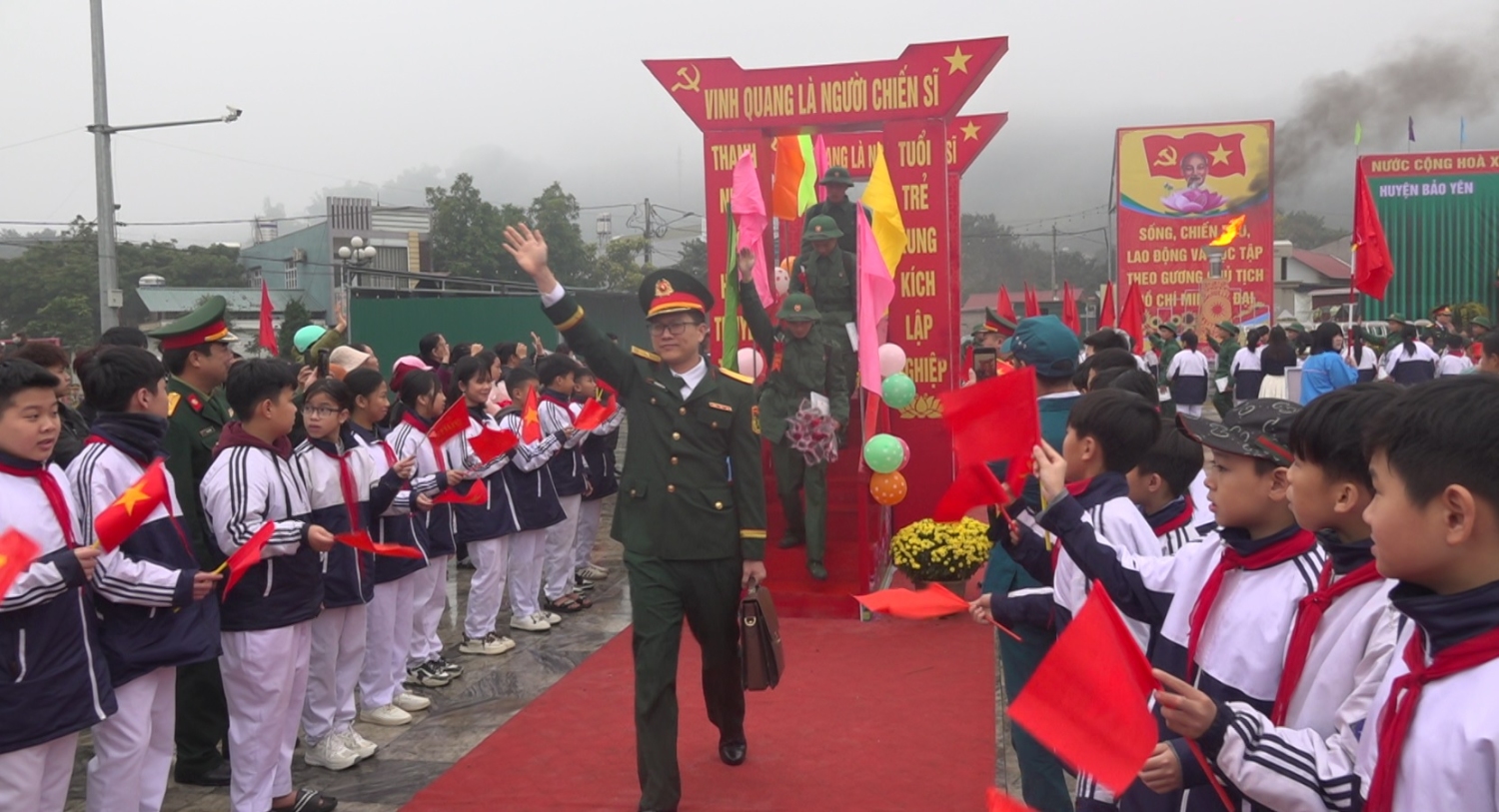 Tân binh sẵn sàng lên đường nhập ngũ