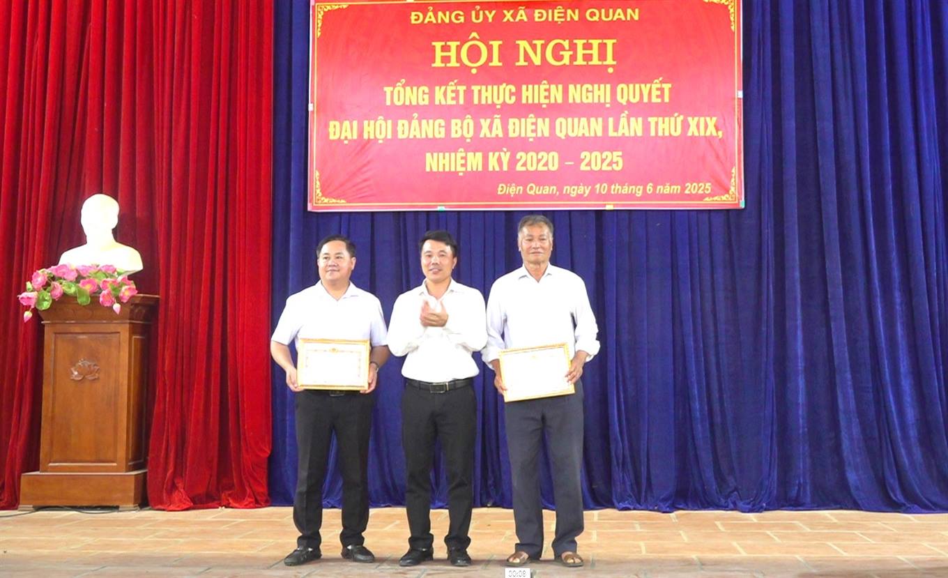 Khen thưởng cho các tập thể