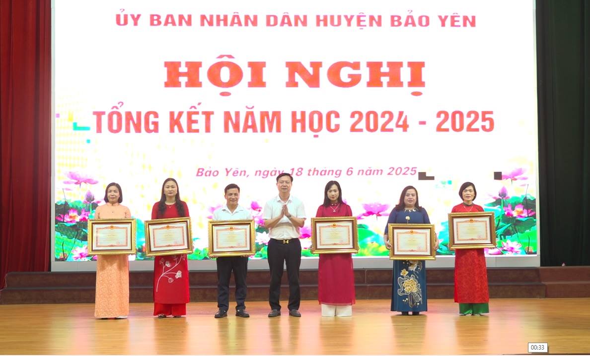 Tặng bằng khen của thủ tướng chính phủ cho 6 cá nhân có thành tích xuất sắc trong sự nghiệp giáo dục (1)